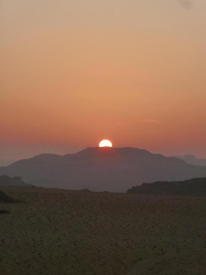 Sunrise Camp Hotel Wadi Rum Ngoại thất bức ảnh